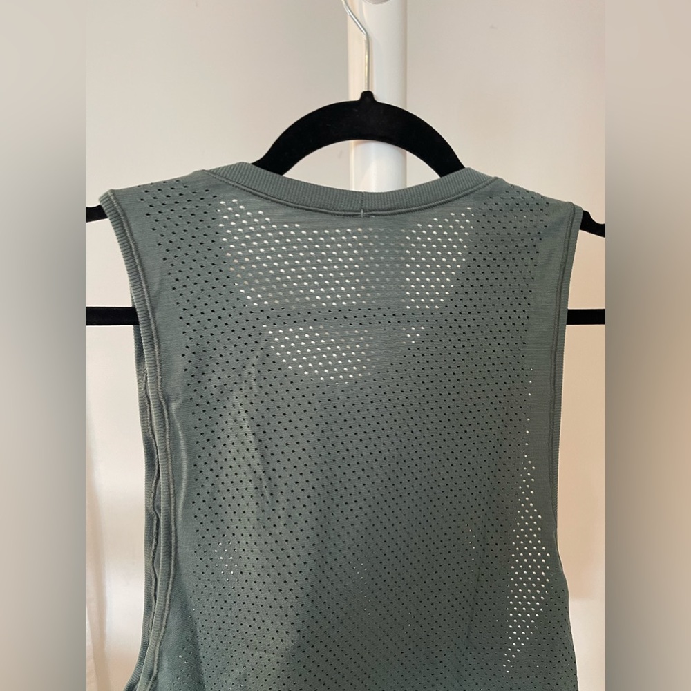 Lululemon Swiftly Breathe Crop Tank - Picture 7 of 8